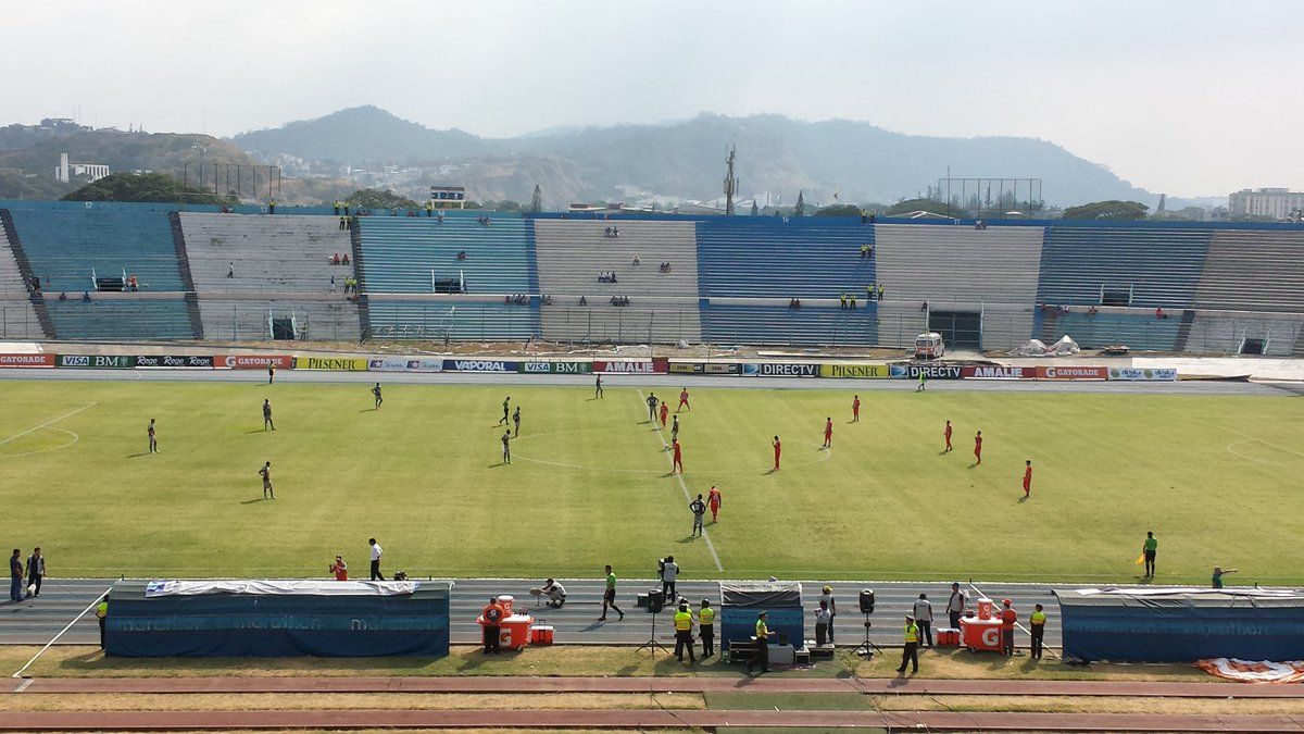 صورة من انطلاق اللقاء قبل تأجيله 