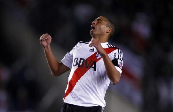 2012-08-27t003549z_2007093952_gm1e88r0nuh01_rtrmadp_3_soccer-latam_reuters