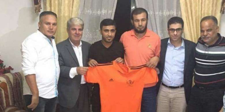 عيد العكاوي الثالث من اليمين بعود لناديه الاتحاد