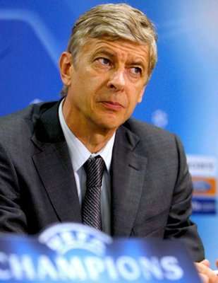 ارسين فينغر مُرشح بقوة لخلافة فان باستـن