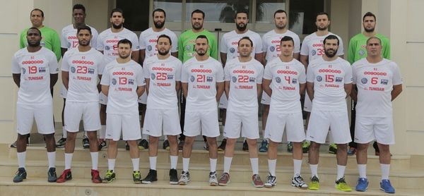 منتخب تونس لكرة اليد بالزي الابيض وبالزي الاحمر
