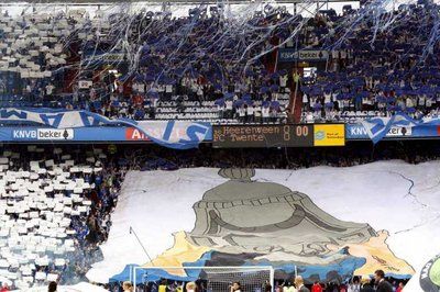 جماهير هيرينفين تحتفل بفوز فريقها البطل