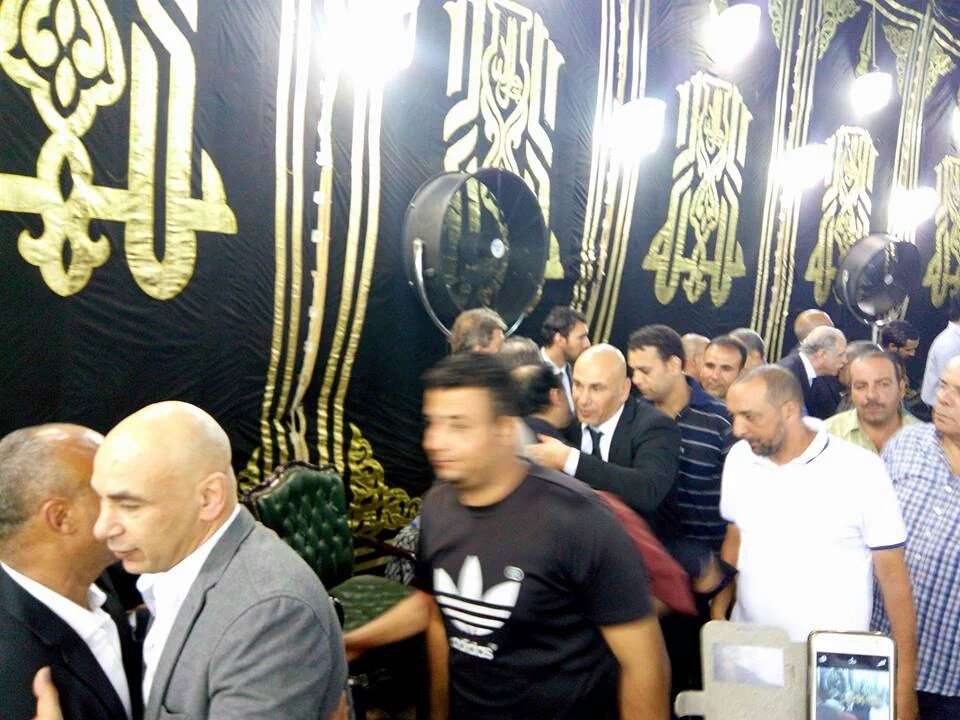 حسام وإبراهيم حسن في عزاء طارق سليم