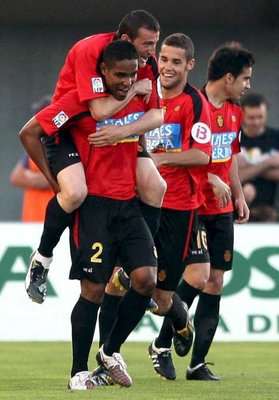 لاعبي مايوركا يحتفلون بعد الهدف