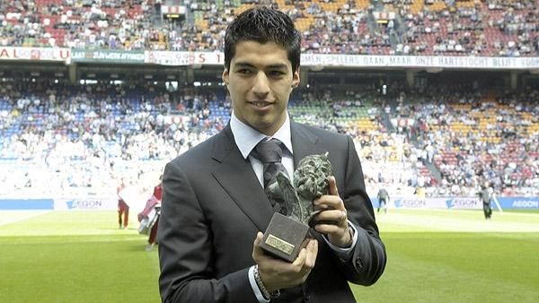 سواريـز يحمـل جائـزة هـداف الفـريـق