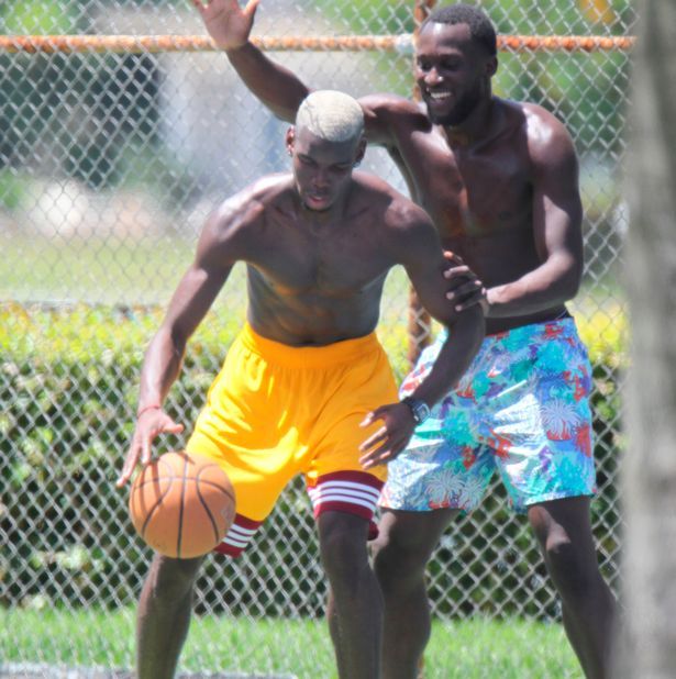 Manchester-Utd-GBP100m-target-Paul-Pogba-and-his-footballer-friend-Romelu-Lukaku-enjoy-a-sporty-day%20(1)