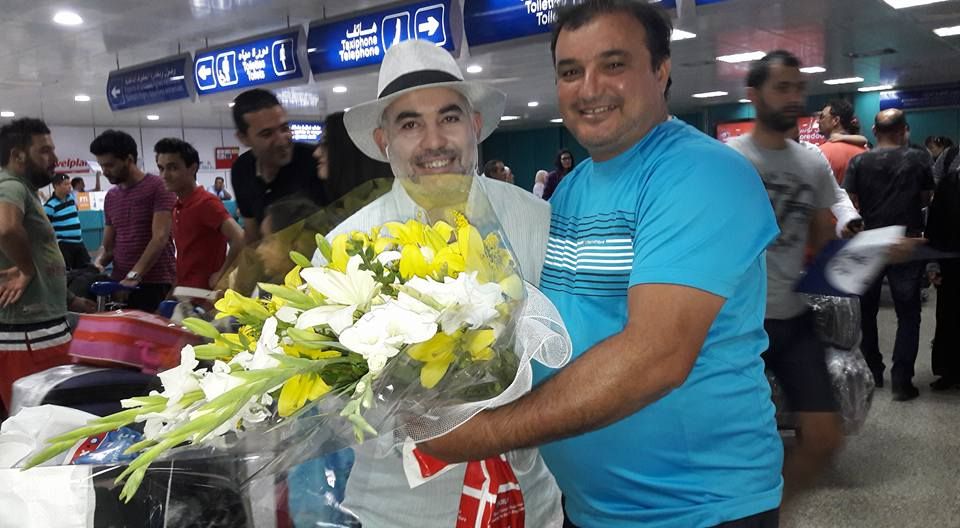 جانب من استقبال مدرب الامارات للتنس
