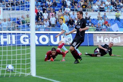 ماورو زاراتي لحظة تسجيل هدف الفوز  للاتسيو 