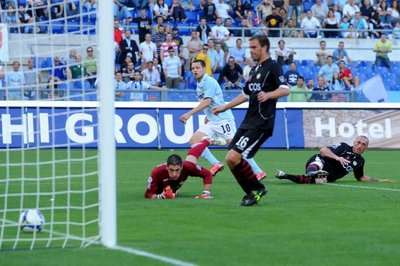 ماورو زاراتي لحظة تسجيل هدف الفوز  للاتسيو 