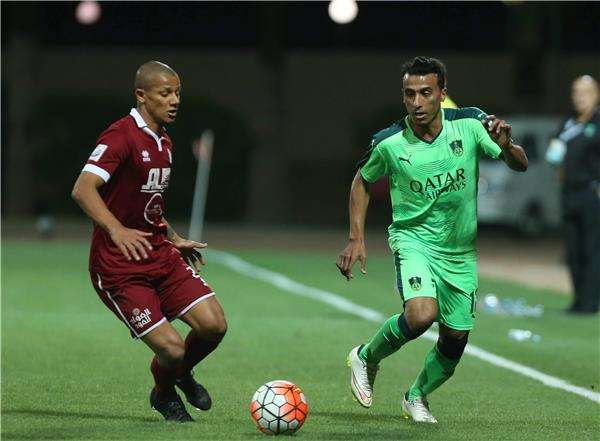 أدريانو (يسار)