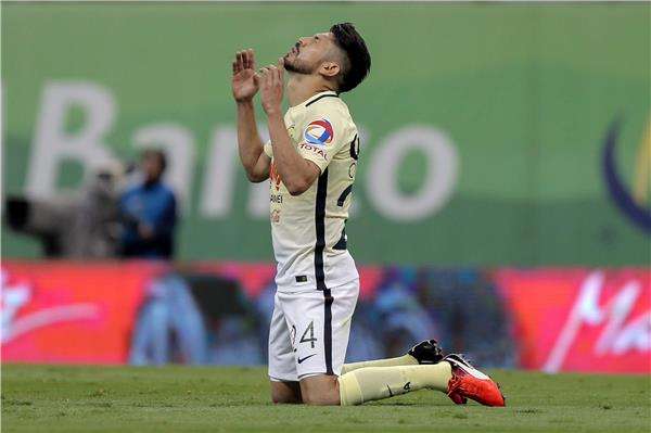  اوريبي بيرالتا في لقاء فريقه أمام تولوكا