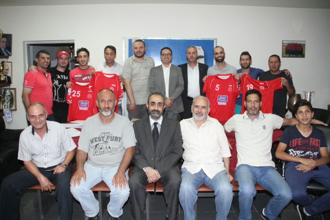 لقطة جامعة للاعبين الأربعة الذين وقعوا عقودهم