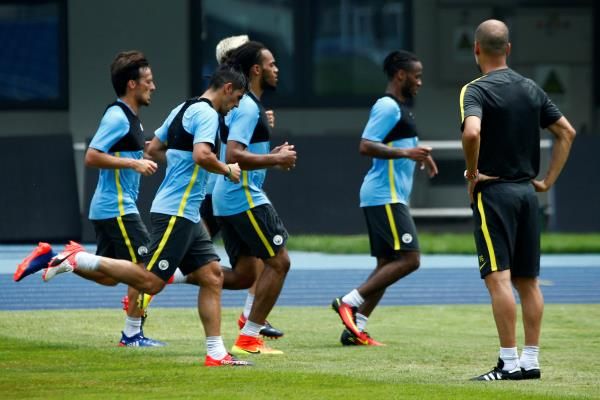 جوارديولا في تدريبات مانشستر سيتي