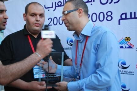 الشوالي يتسلم درع كووورة .. ولقاء صحفي عقب التكريم