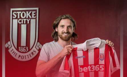 جو ألين أثناء تقديمه