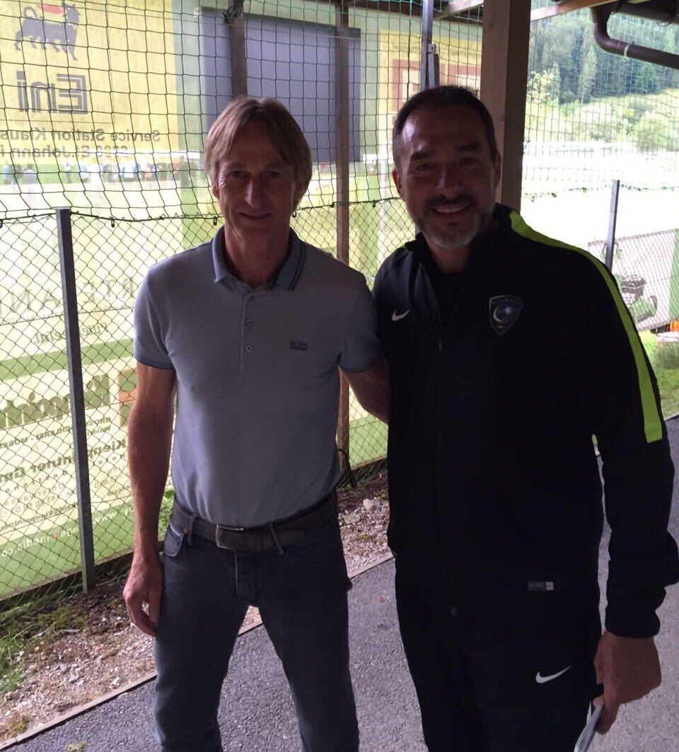 جوستافو مع كوستر