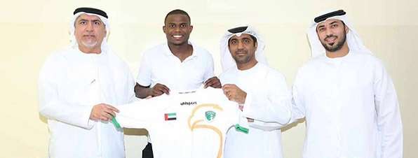 تقديم اللاعب أوجستو سيزار دو سانتوس