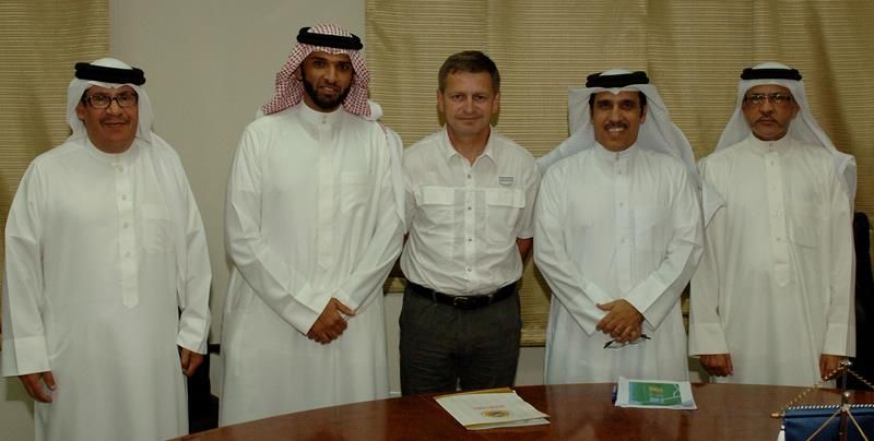 بعد توقيع العقود