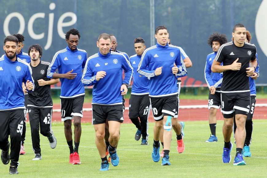 جانب من تدريبات الفريق بمعسكره