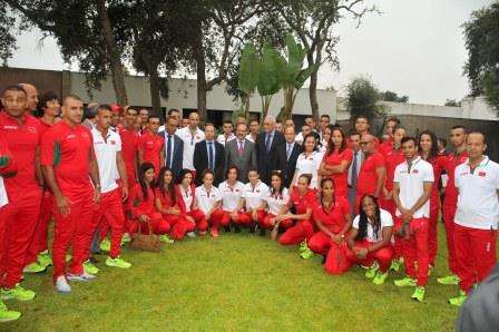 الوزير مع البعثة الأولمبية