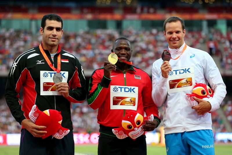 المصري إيهاب عبد الرحمن (يسار)