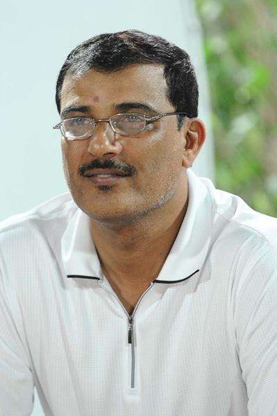   عدنان إبراهيم 