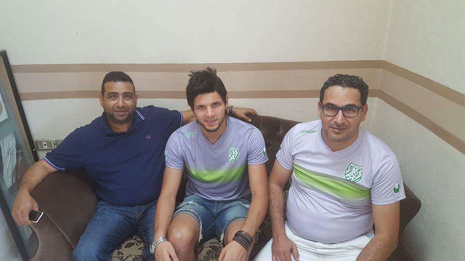 هاشم عباس بعد توقيع العقد