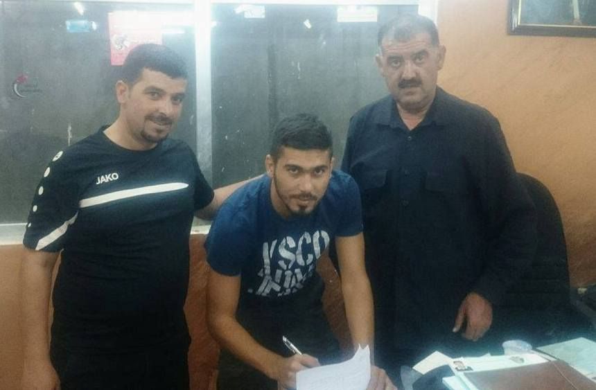 جانب من التوقيع