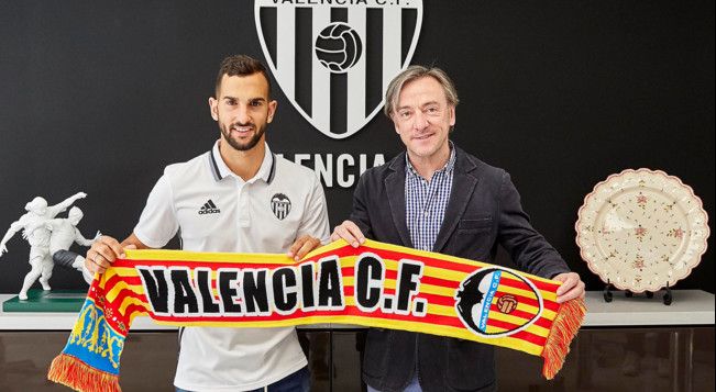 مارتن مونتويا أثناء تقديمه