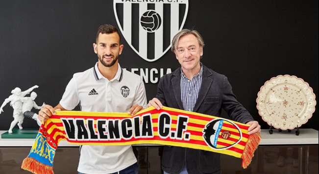 مارتن مونتويا أثناء تقديمه