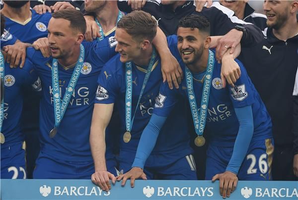 لاعبو ليستر سيتي يحتفلون بلقب الدوري الإنجليزي