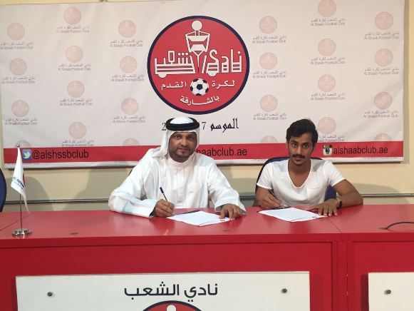 العامري أثناء التوقيع على العقود