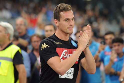  أركاديوش ميليك أثناء تقديمه