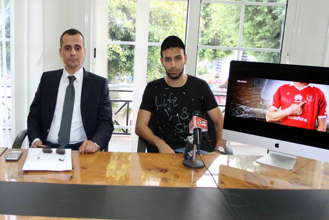 ميدو جابر (يمين)