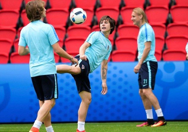 كوريتش (وسط)