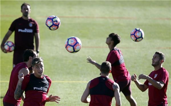 خيمينيز فى تدريبات أتلتيكو