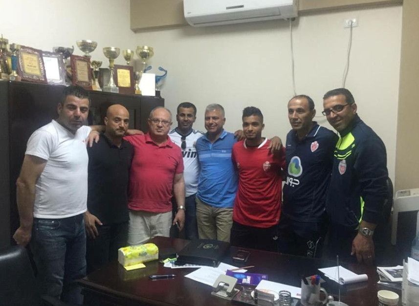 ادارة أهلي الخليل مع لاعبيها الثلاثة الجدد 