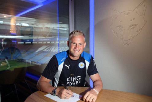 شمايكل أثناء تجديد العقد