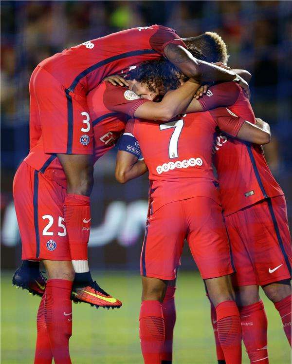 فرحة لاعبي باريس سان جيرمان بلقب السوبر