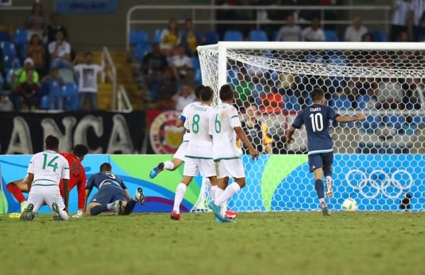 من مباراة الجزائر والأرجنتين