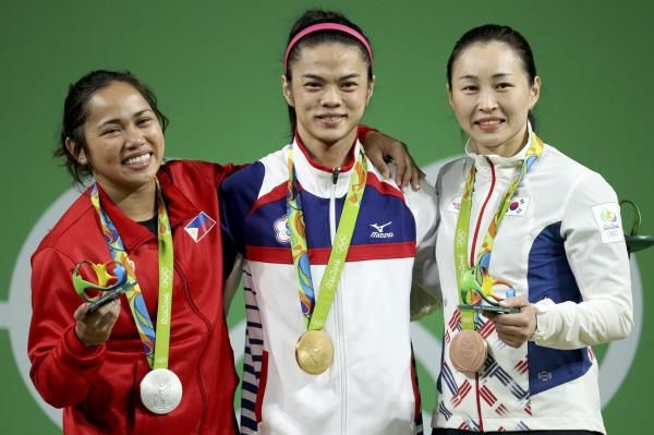 2016-08-07t202539z_390949770_rioec871kqni6_rtrmadp_3_olympics-rio-weightlifting-w-53kg_reuters