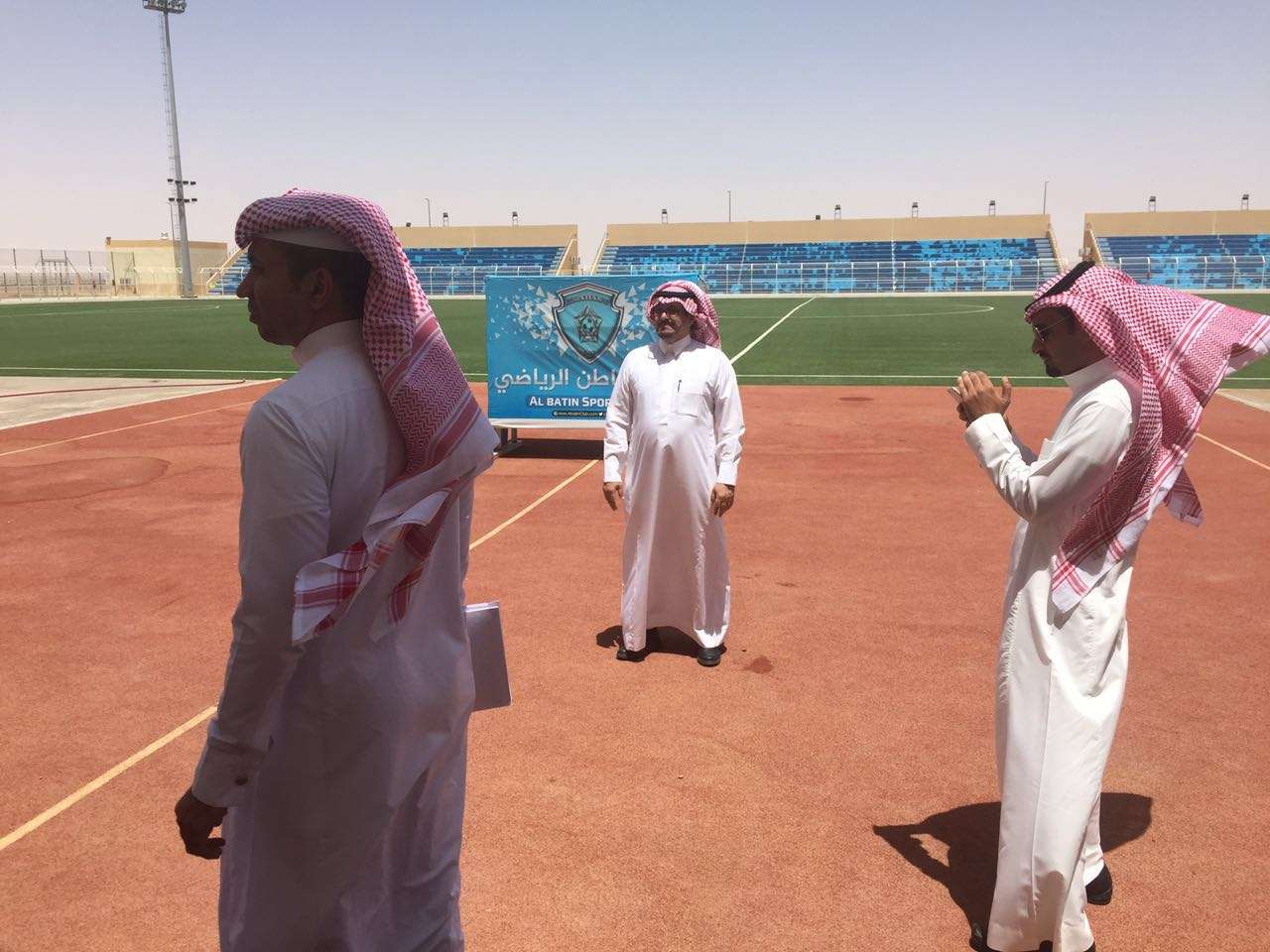 الوفد يتفقد ملعب الباطن