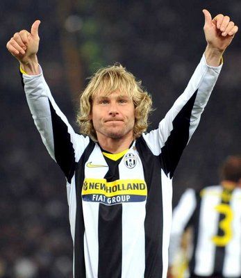 الأسطورة التشيكية بافيل نيدفيد سيودع جماهير اليوفي يوم الأحد