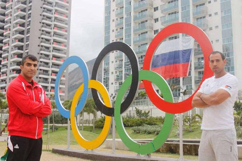 إبراهيم مع مدربه العثامين