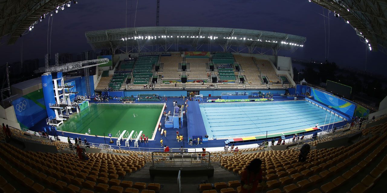 jo-de-rio-2016-le-bassin-du-plongeon-devient-mysterieusement-vert