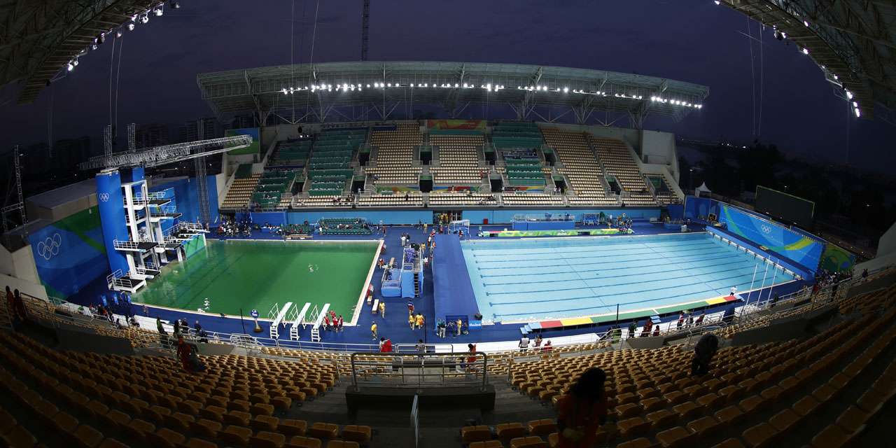 jo-de-rio-2016-le-bassin-du-plongeon-devient-mysterieusement-vert