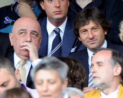 أدريانو غالياني بجانب ليوناردو خلال مباراة الميلان اليوم أمام فيورنتينا