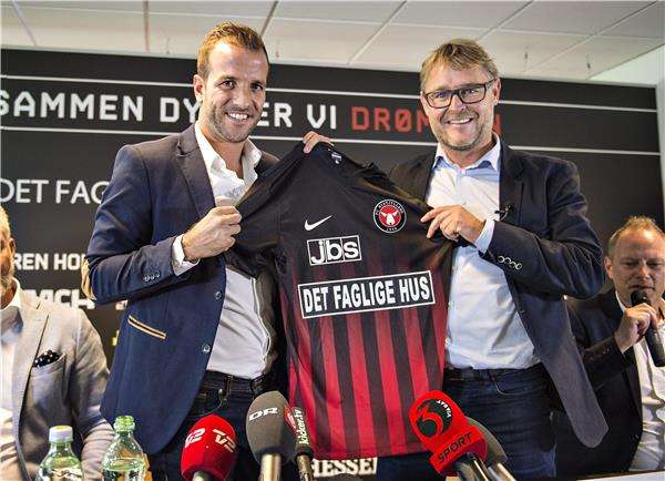 تقديم اللاعب فان دير فارت