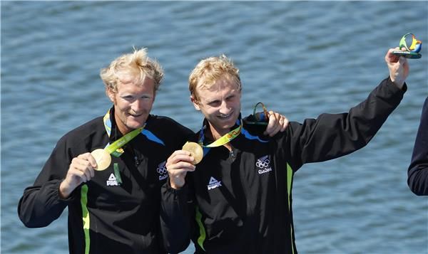 تتويج الثنائي النيوزيلاندي