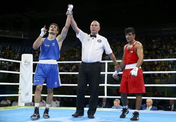 الحكم يعلن فوز الكندي وخسارة عبادة 